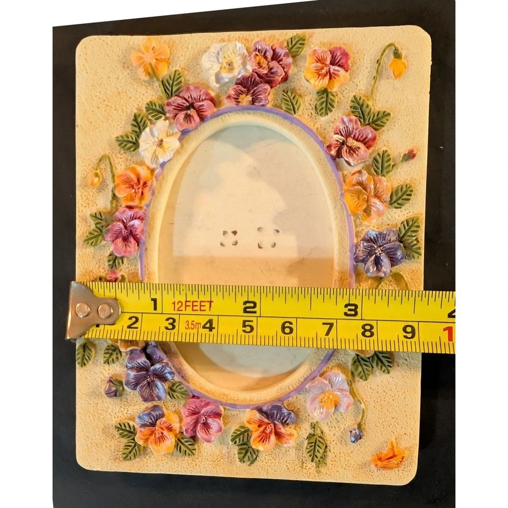 Giftco Vintage 90s Shabby Chic Floral Pansy Resin Picture Frame Cream 3.75x4.75